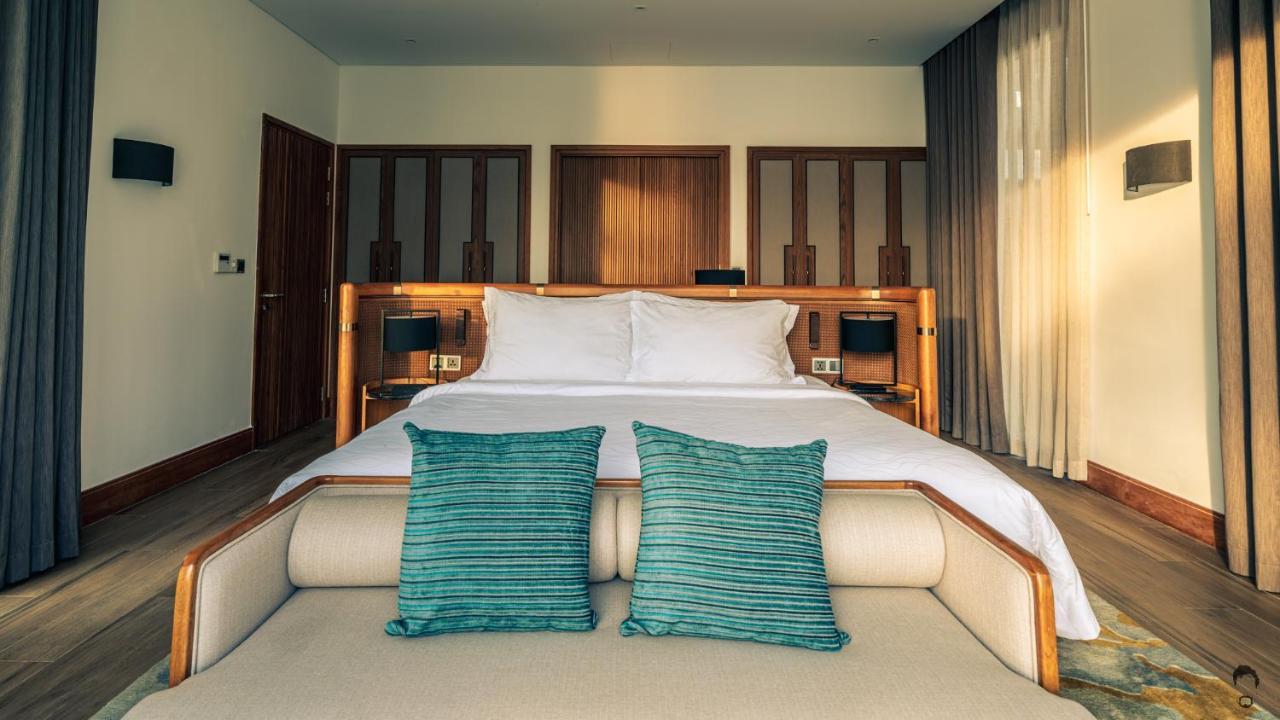 Moevenpick Villas & Residences Phú Quốc-sziget Kültér fotó A bedroom at the hotel