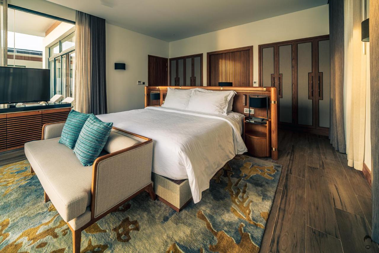 Moevenpick Villas & Residences Phú Quốc-sziget Kültér fotó A bedroom at the hotel