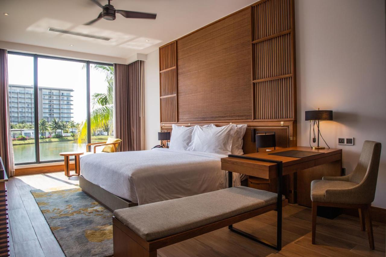 Moevenpick Villas & Residences Phú Quốc-sziget Kültér fotó A bedroom at the hotel
