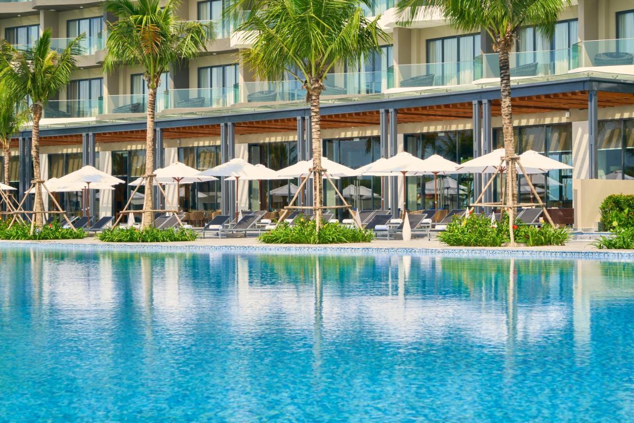 Moevenpick Villas & Residences Phú Quốc-sziget Kültér fotó The pool at the hotel