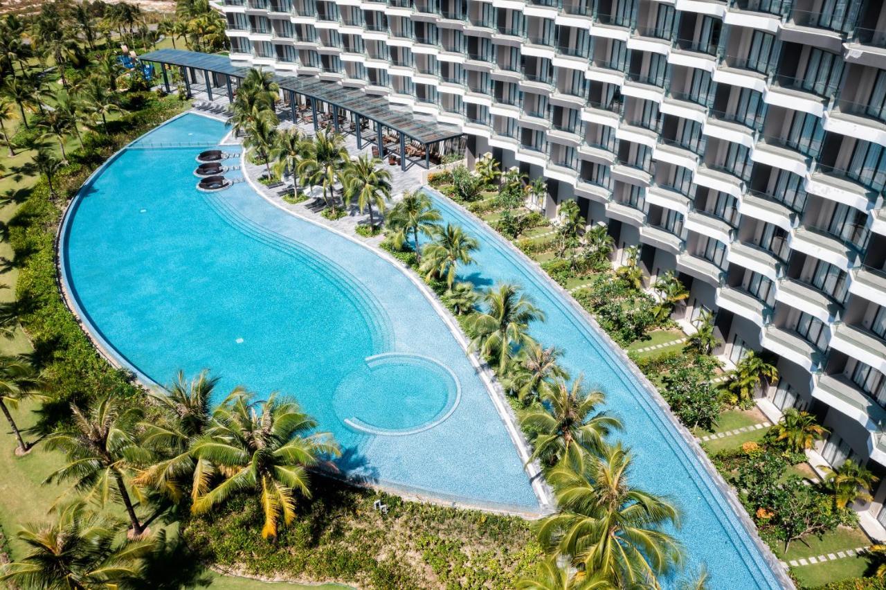 Moevenpick Villas & Residences Phú Quốc-sziget Kültér fotó The pool at the hotel