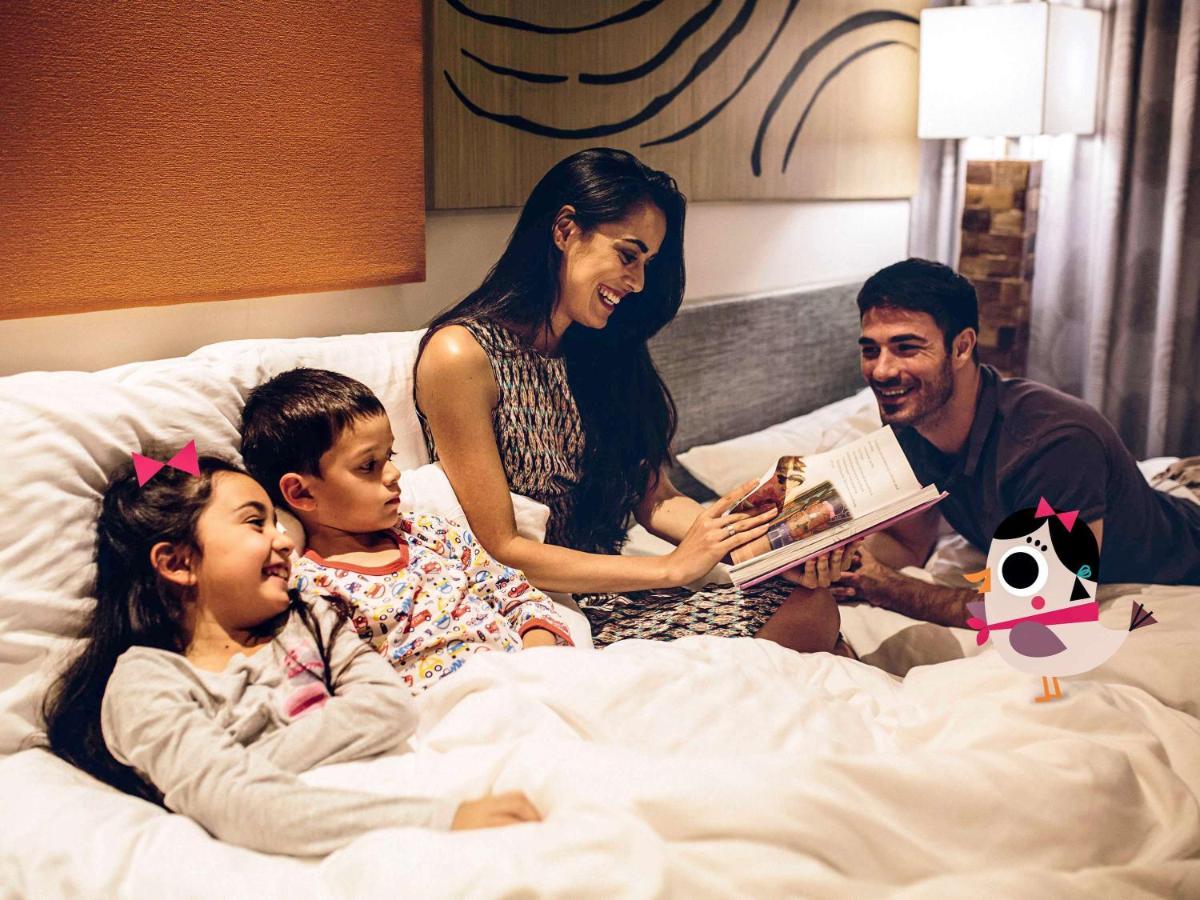 Moevenpick Villas & Residences Phú Quốc-sziget Kültér fotó Family at the hotel