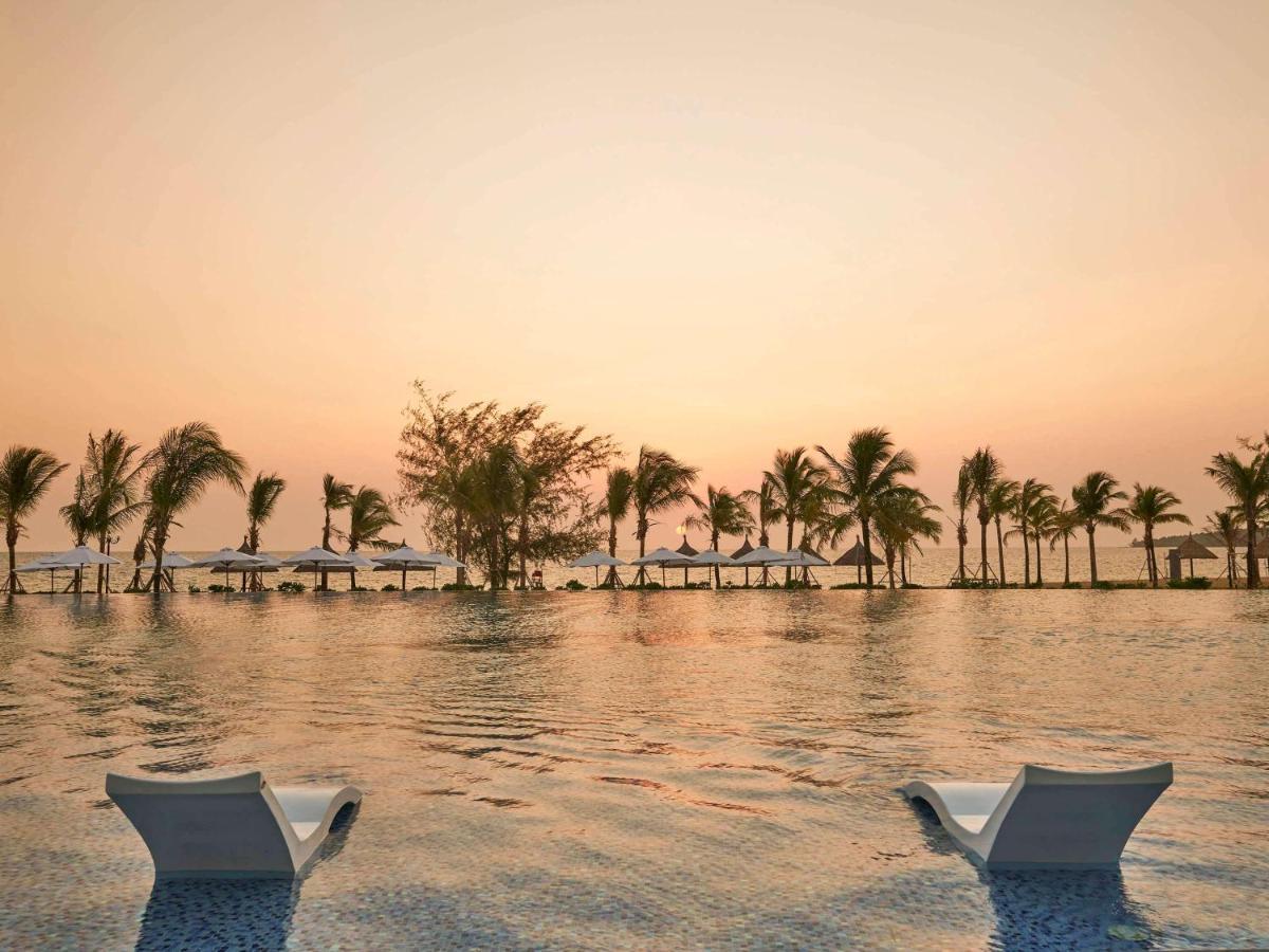 Moevenpick Villas & Residences Phú Quốc-sziget Kültér fotó Sunset at the beach