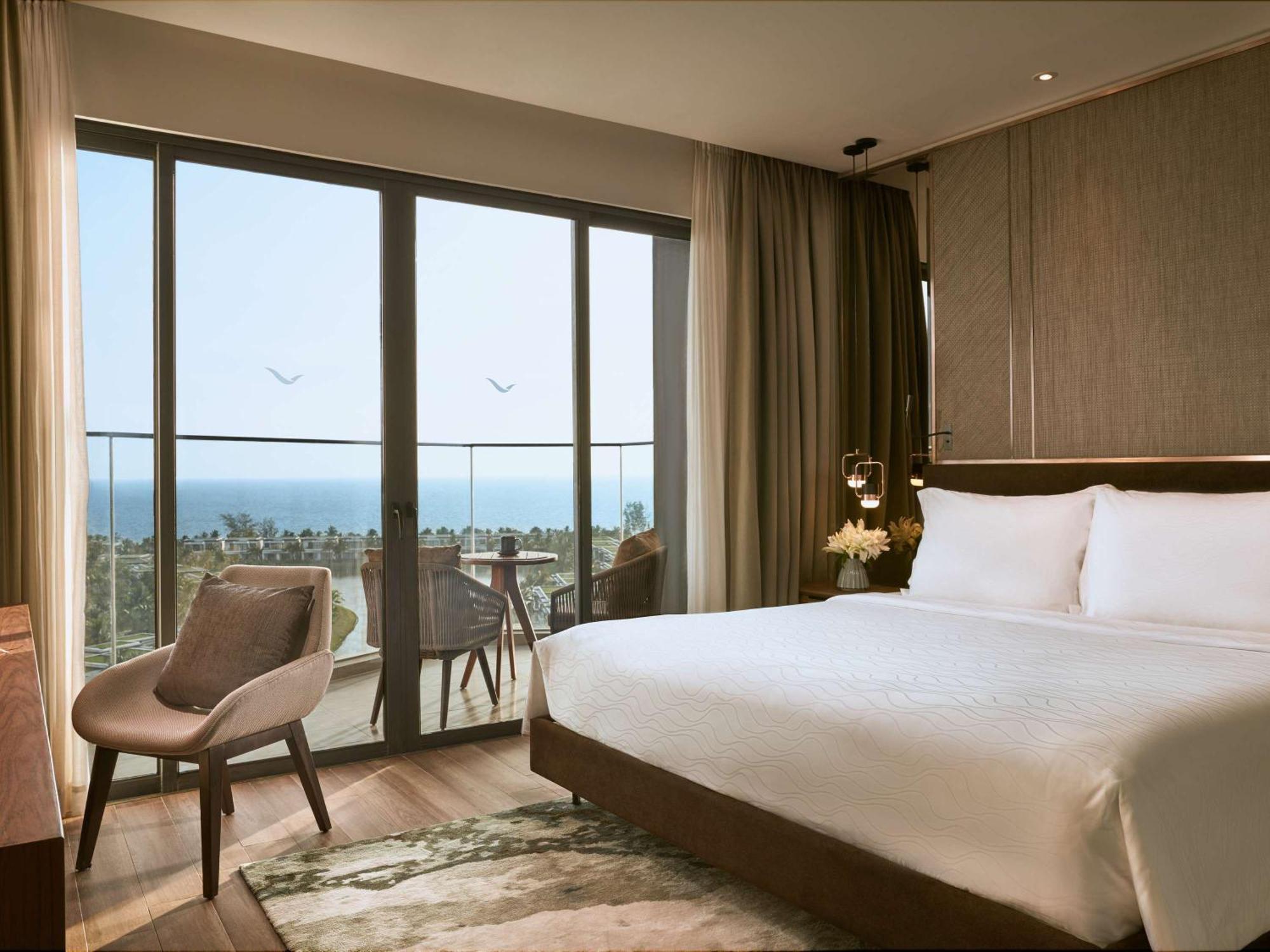 Moevenpick Villas & Residences Phú Quốc-sziget Kültér fotó A bedroom at the hotel