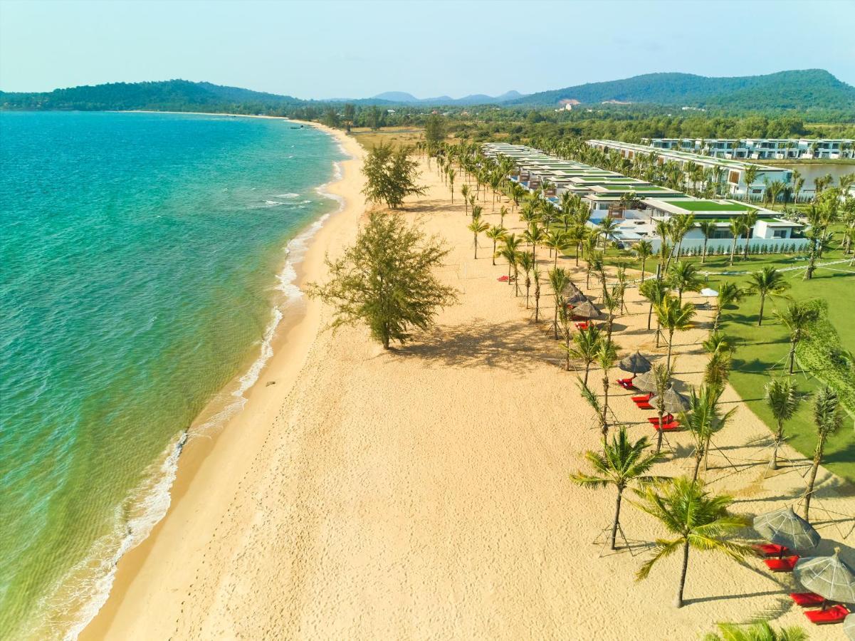 Moevenpick Villas & Residences Phú Quốc-sziget Kültér fotó Aerial view of the beach at Hard Rock Hotel