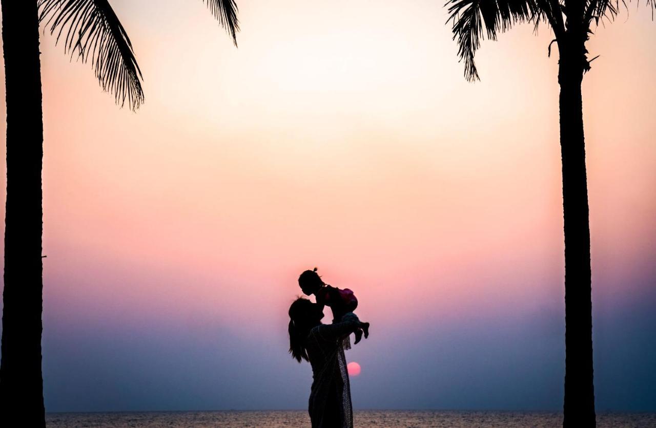 Moevenpick Villas & Residences Phú Quốc-sziget Kültér fotó Sunset at the beach