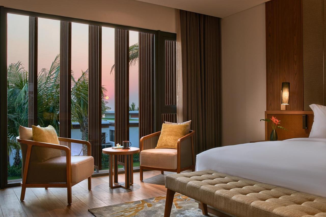 Moevenpick Villas & Residences Phú Quốc-sziget Kültér fotó A guest room at the hotel